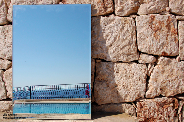 SOON - Free Download Screensaver: Mirror in the Wall, Kaş/Antalya (Turkey) by Evelyn Kopp  (Source: Photo-Gallery www.evelynkopp.com)