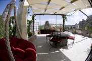 Foto (Fisheye): Terasse der Suite Asmali Odalar - Kleines Höhlenhotel in Kappadokien, Türkei